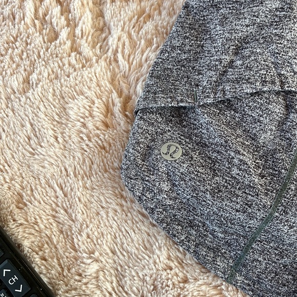 Lululemon - Picture 3 of 4
